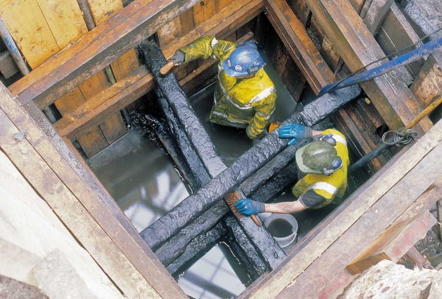  Internal cruciform cross-bracing structure in the west well at 20-30 Gresham Street: at least the surplus water came in handy for swabbing the timbers down! Treading water in the lower levels of the well are Katherine Quinteros (Q) and Ian Blair