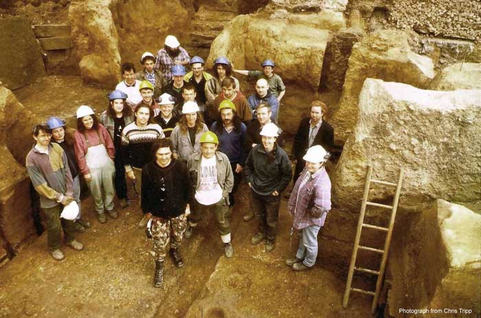7 11 Bishopsgate group photo of archaeological team